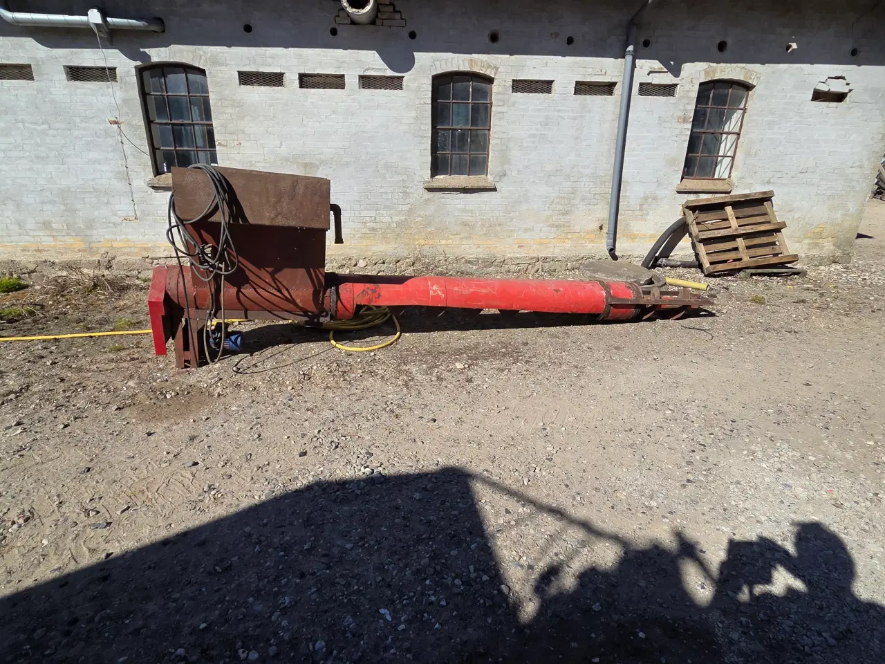 Billede 4 - Flis-snegl for indlægning af flis i lavloftet rum