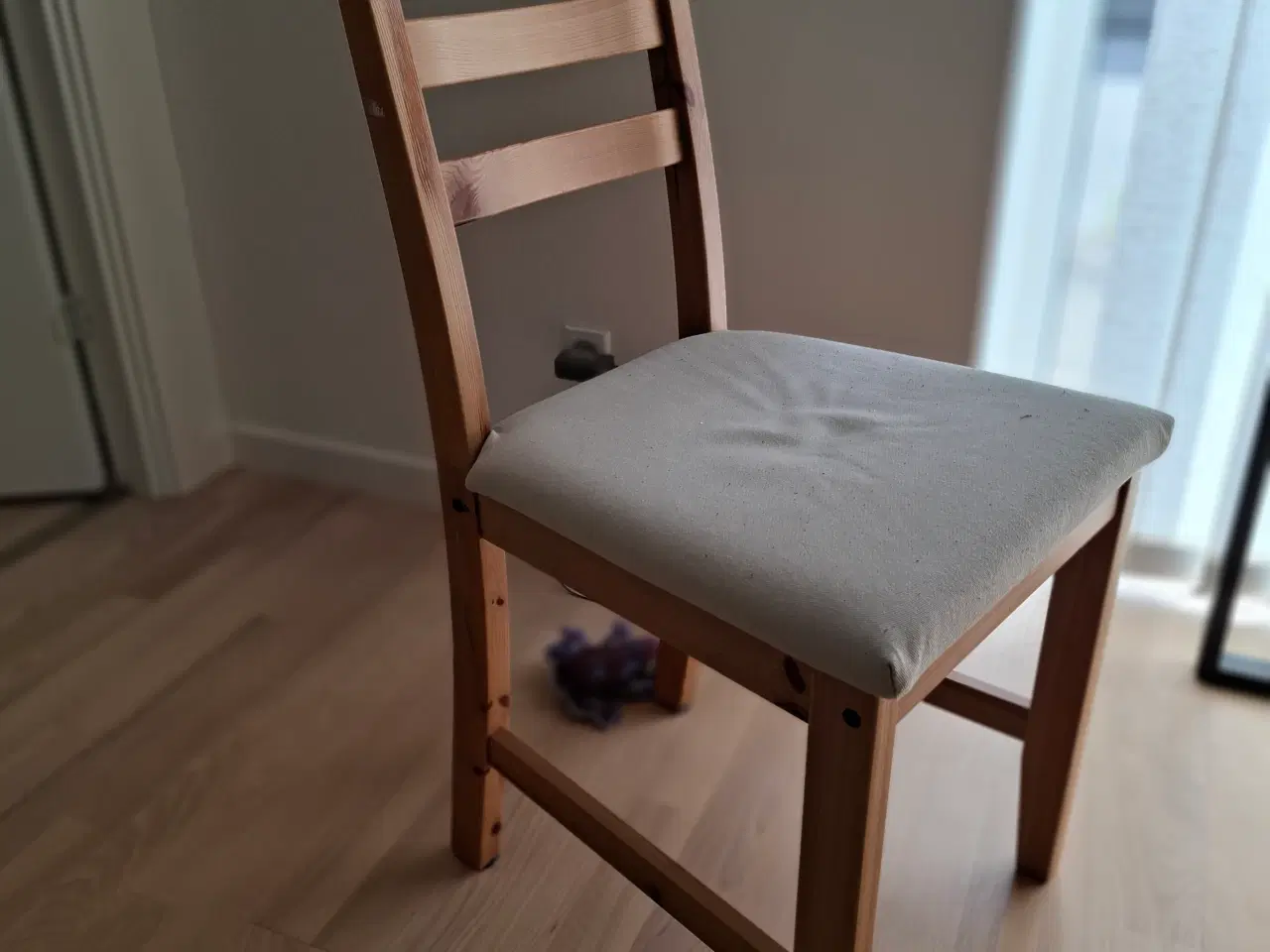 Billede 3 - Spisebord og stole
