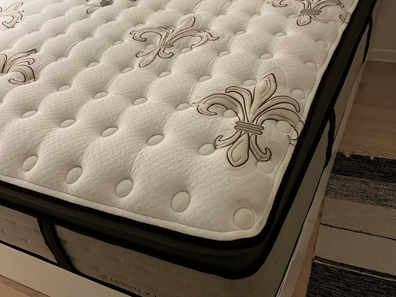 Billede 1 - Tempur- Amerikansk model  https://www.stearnsandfo