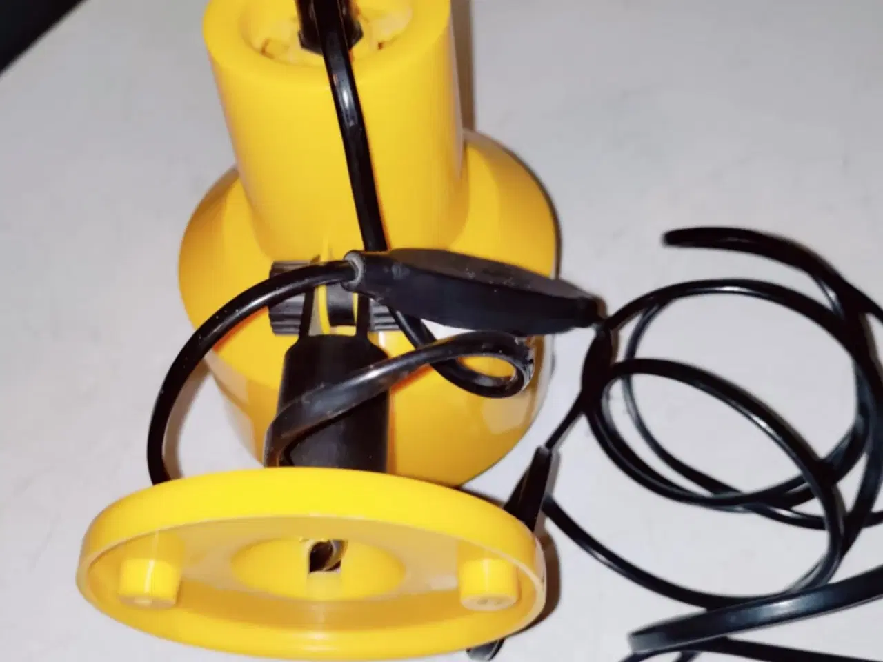 Billede 3 - super fed væglampe i fed gul farve 