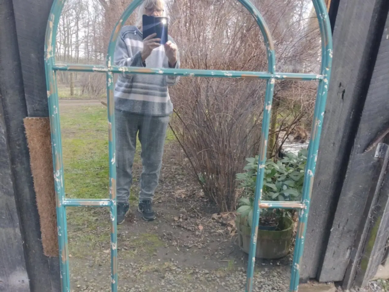 Billede 1 - Staldvindue med spejl