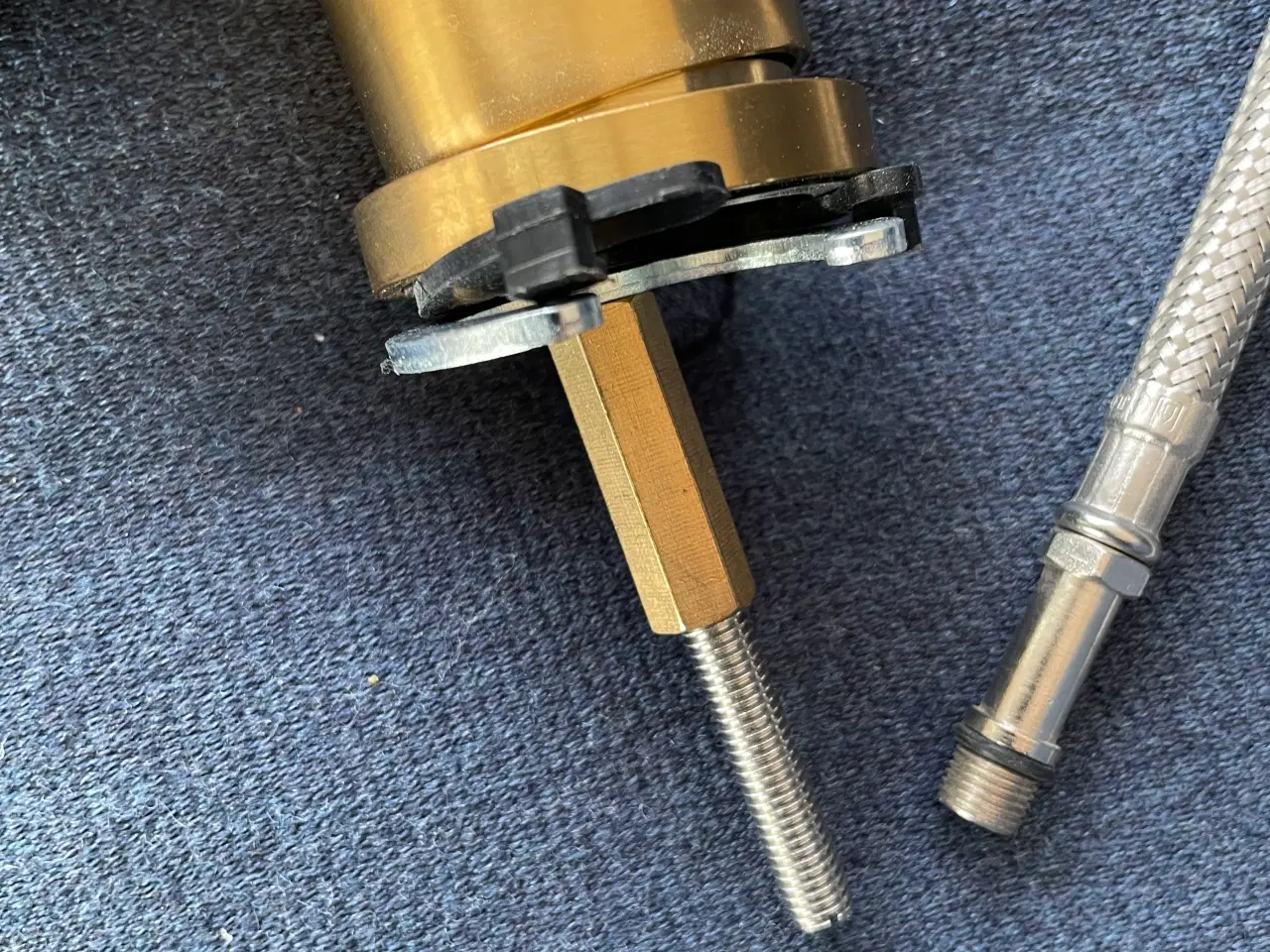 Billede 4 - Køkkenarmatur gold brusch, nyt