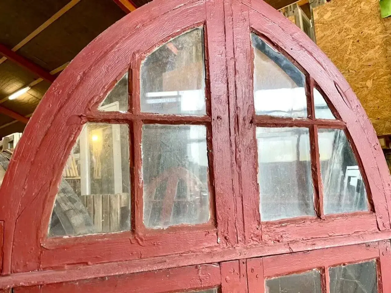 Billede 3 - Større, originalt palævindue med spids top