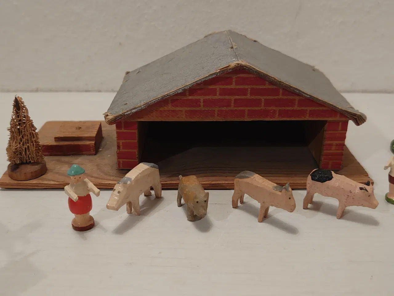 Billede 3 - Erzgebirge:Landlig idyl m. hus,bil,dyr,pers.mm.