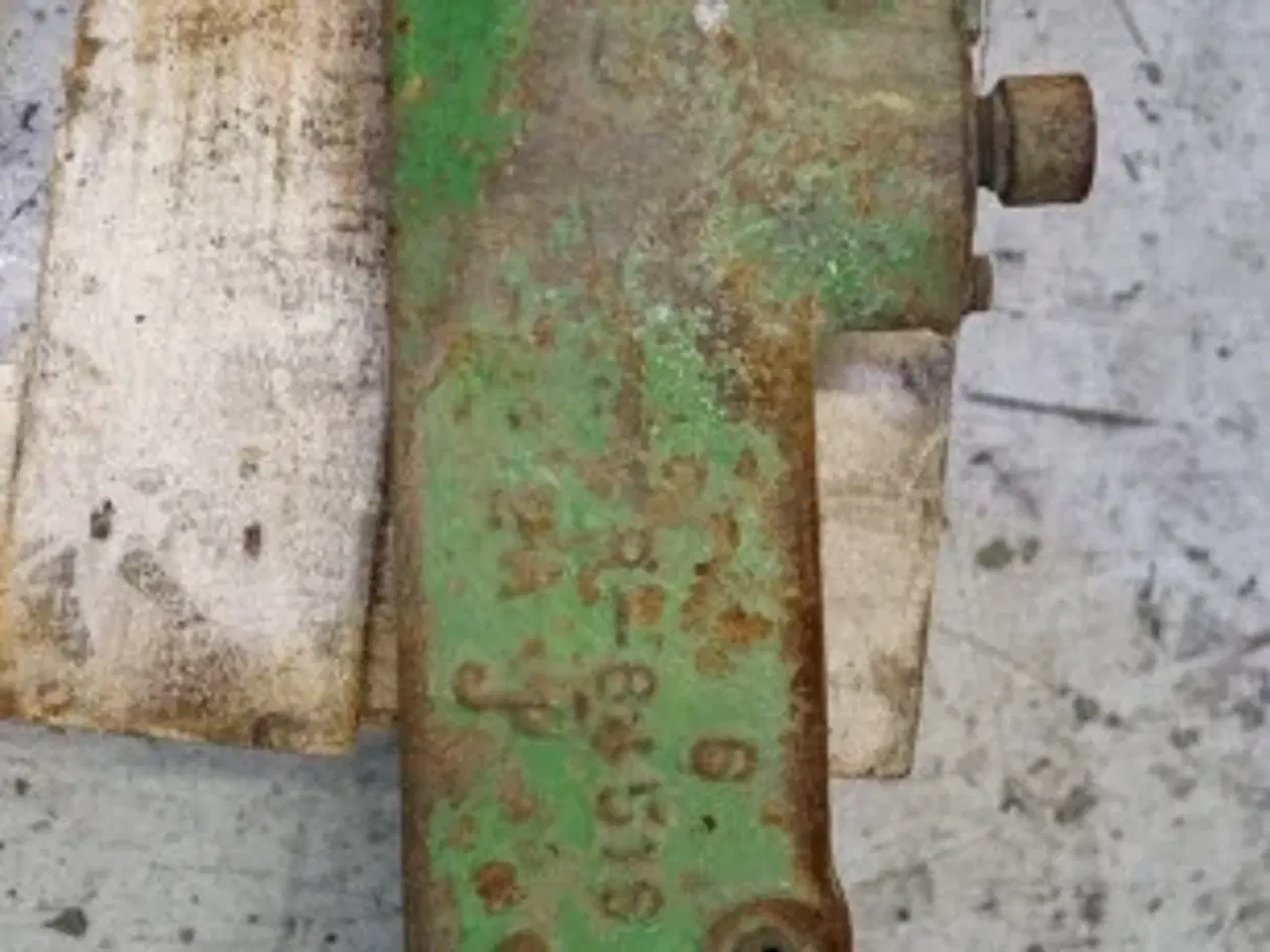 Billede 13 - John Deere 4040 R.H. liftarm AR80666