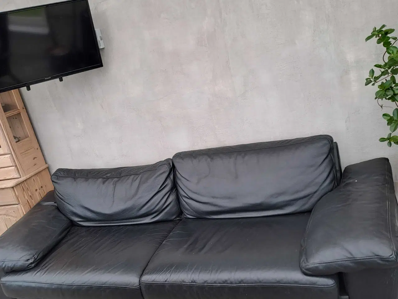 Billede 2 -  Rigtig  Læder  sofa   sælges 