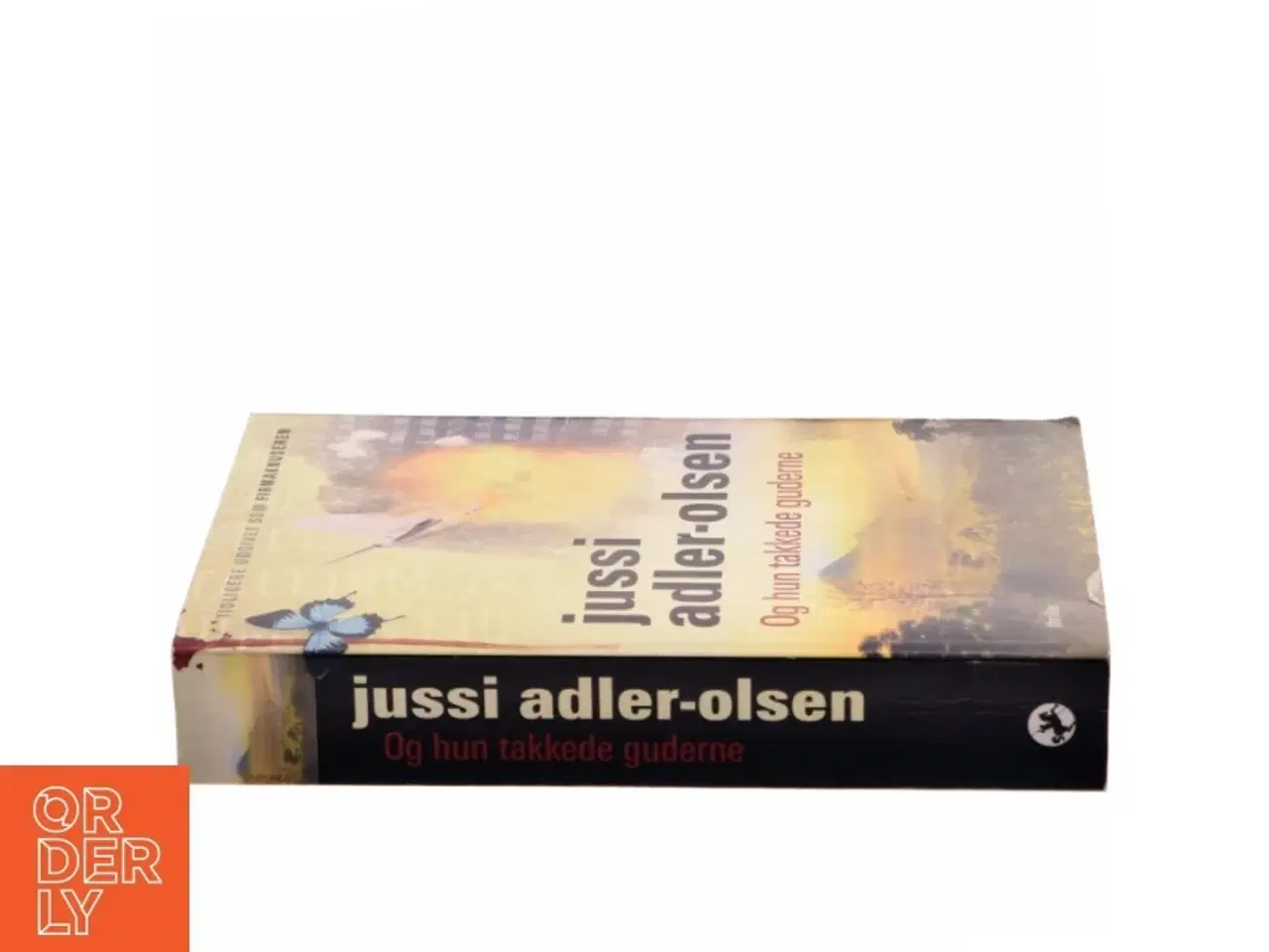 Billede 2 - Og hun takkede guderne af Jussi Adler-Olsen (Bog)