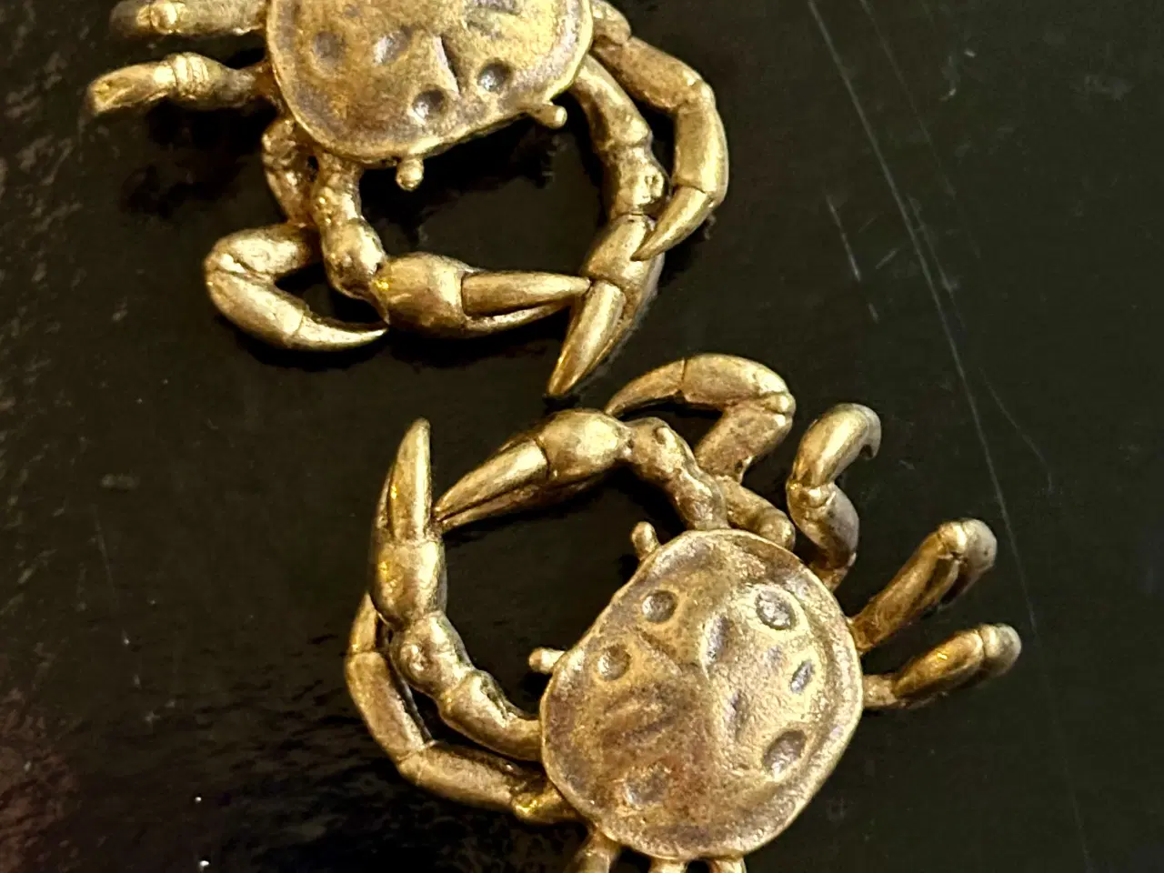 Billede 6 - To miniature håndstøbte ældre krabbefigurer
