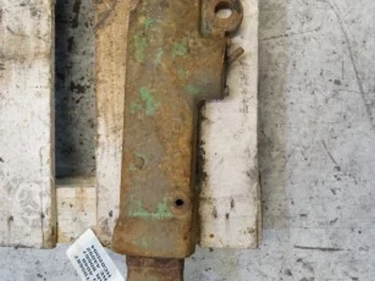 Billede 11 - John Deere 4040 R.H. Liftarm AR80666