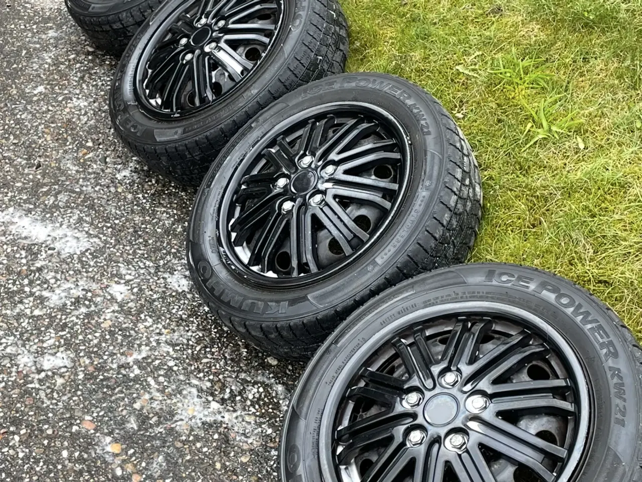 Billede 1 - Helårsdæk med fælge og dæktryksmåler