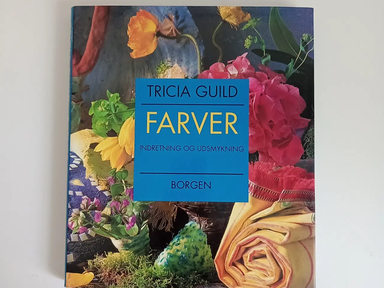 Billede 1 - Bog: Farver. Forlag Borgen.