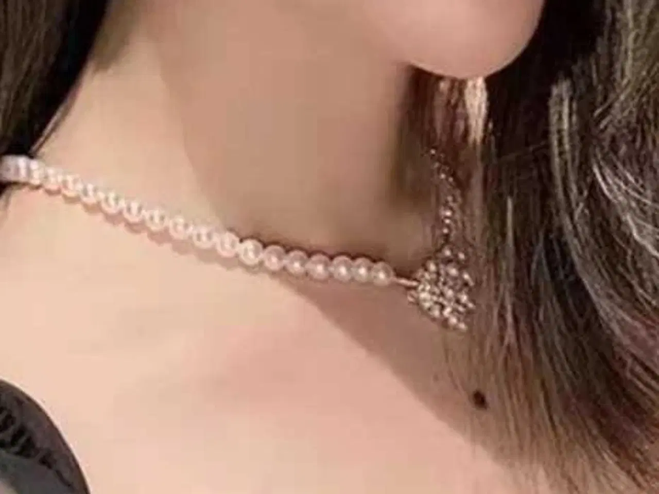 Billede 8 - Perlehalskæde med hjertevedhæng