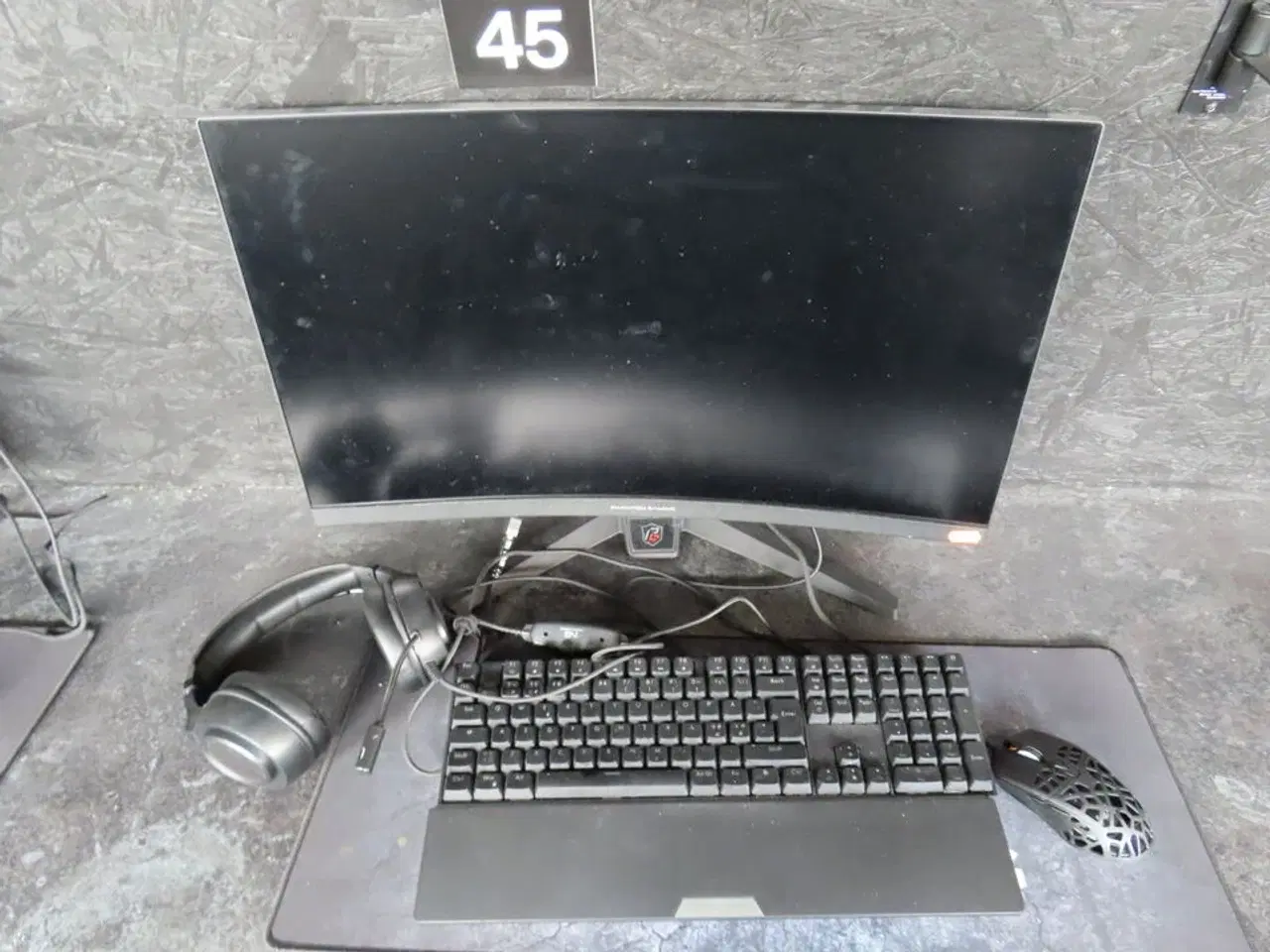 Billede 1 - 27" curved gaming monitor, ASROCK PHANTOM GAMING pg27f15rs1a