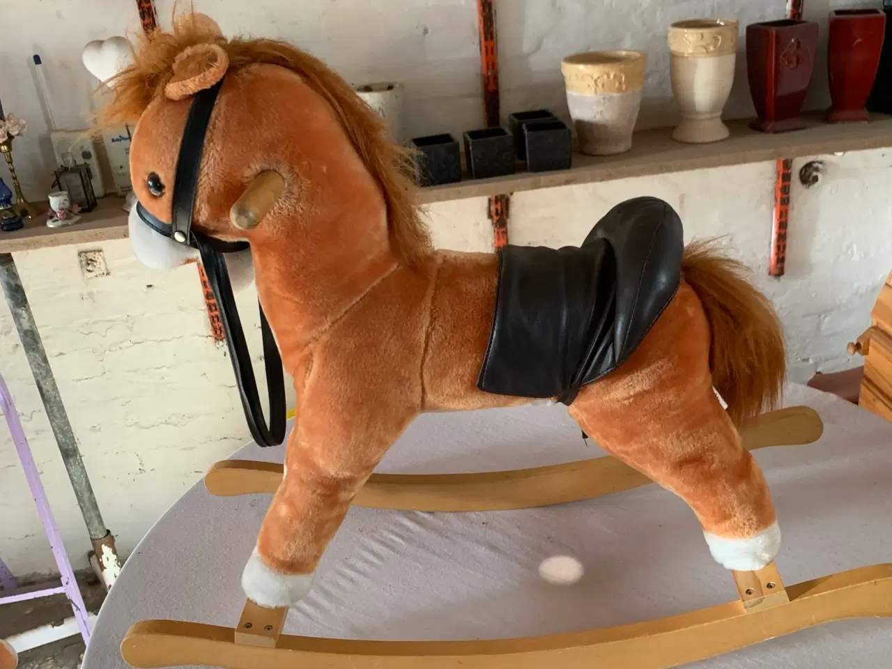 Billede 1 - Gyngehest meget velholdt