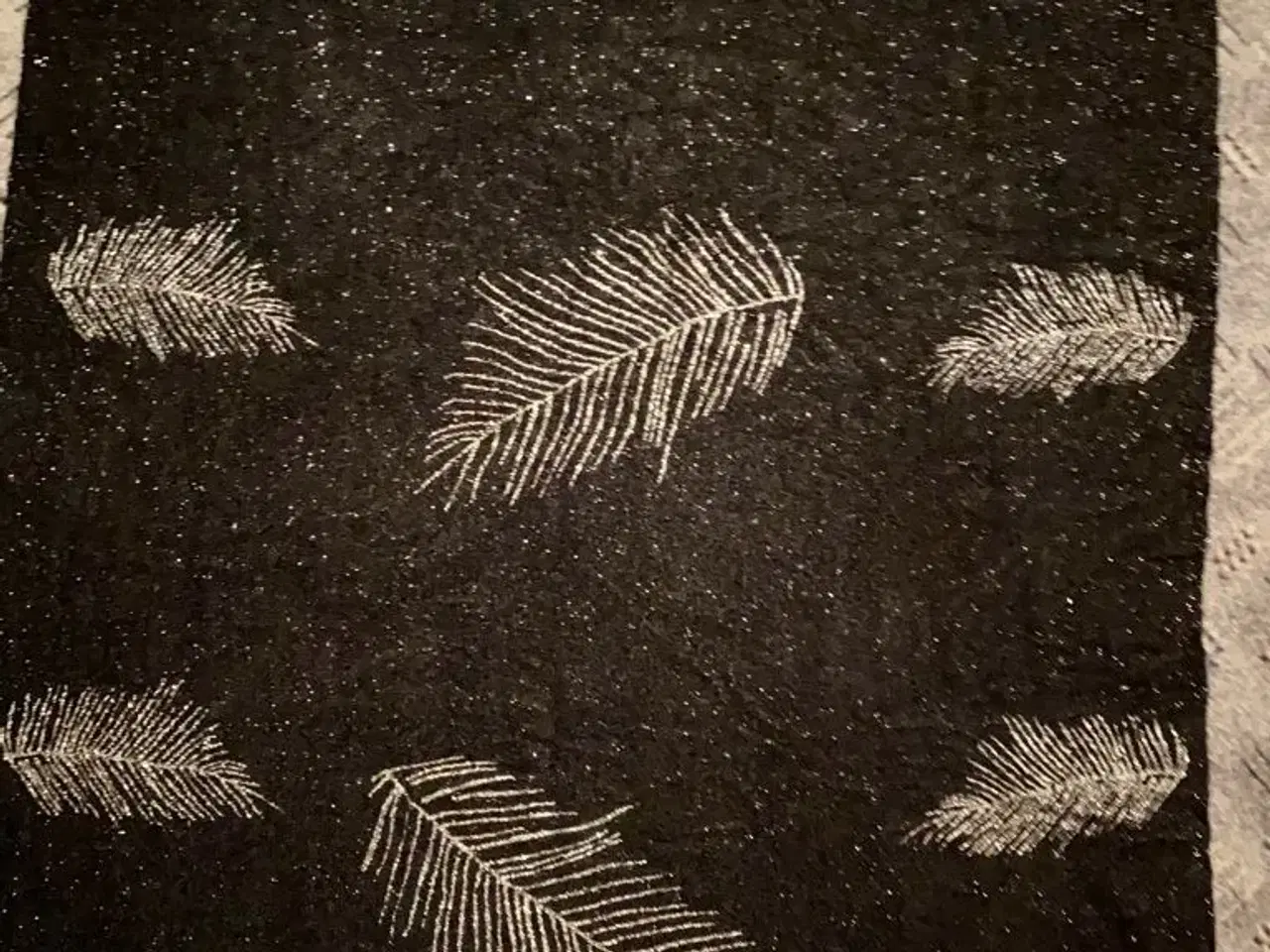 Billede 4 - Ubrugt sort velour sjal med glimmer