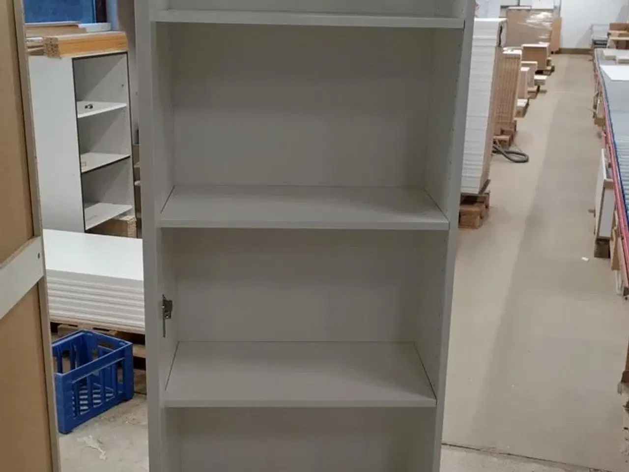 Billede 4 - 4 stk. usamlet højskabe H: 195,2 x B: 60 x D: 34,0 med låge og 16 hylder