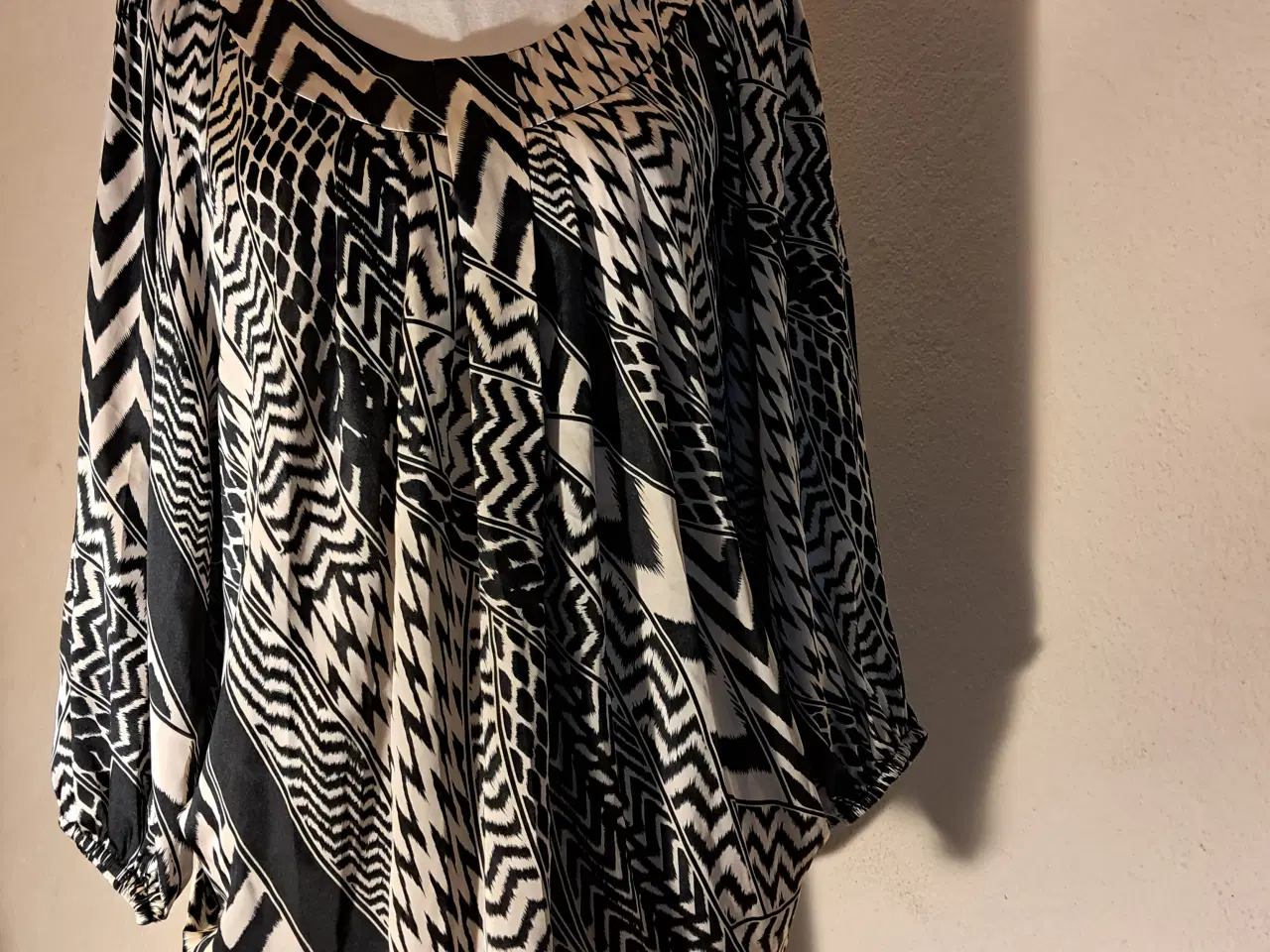 Billede 1 - Fillucca str. 38 bluse