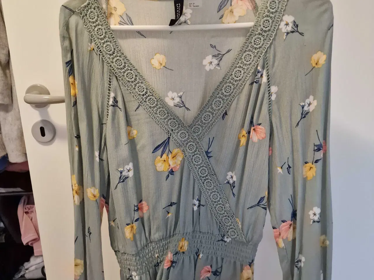 Billede 11 - Kjoler, nederdel og bluser sælges