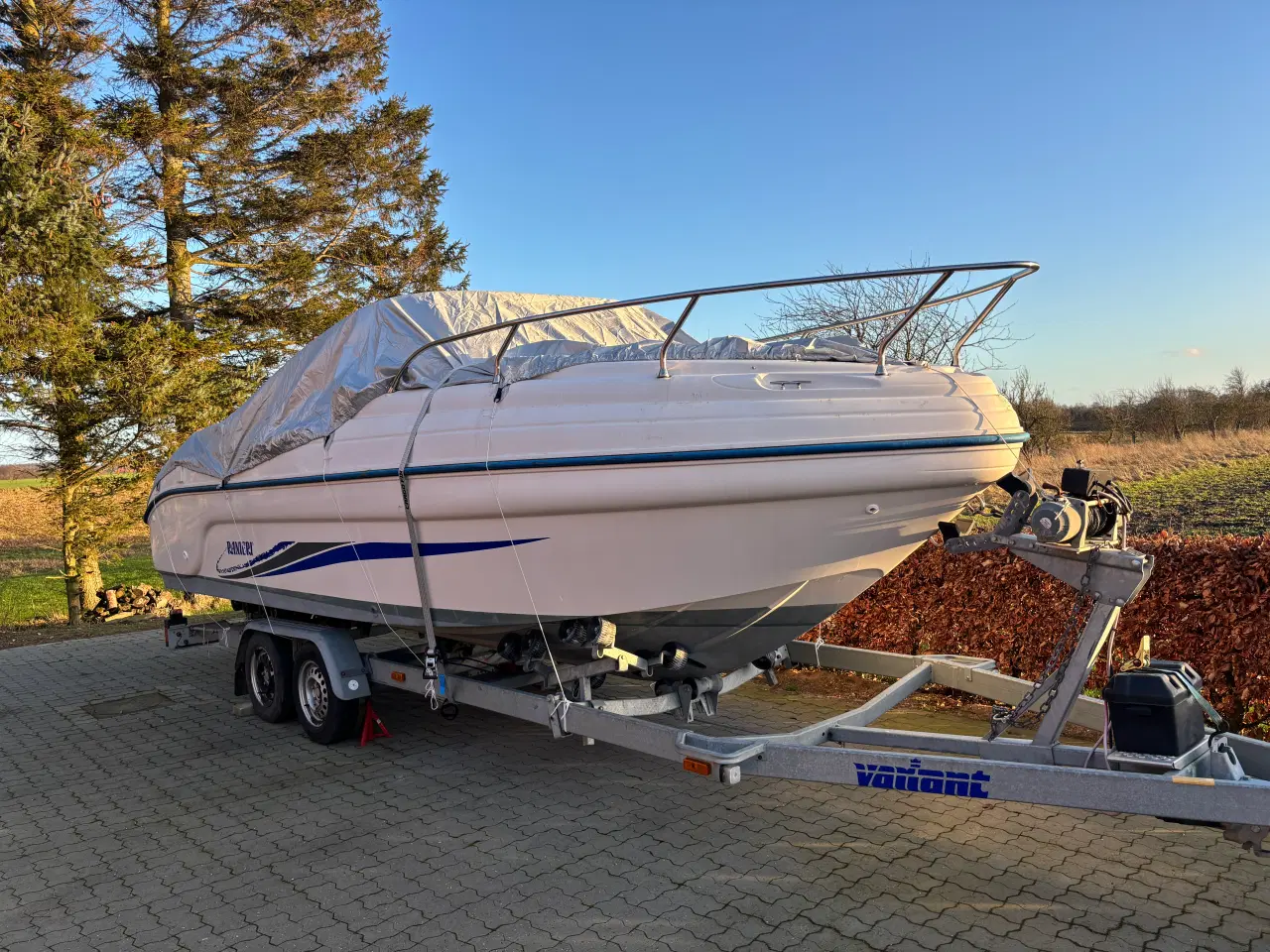 Billede 11 - Fin kabinebåd med næsten ny Yamaha 225hk outboard
