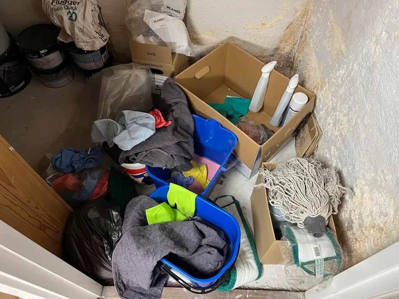 Billede 1 - Blandet Lot Maling, Rengøringsartikler