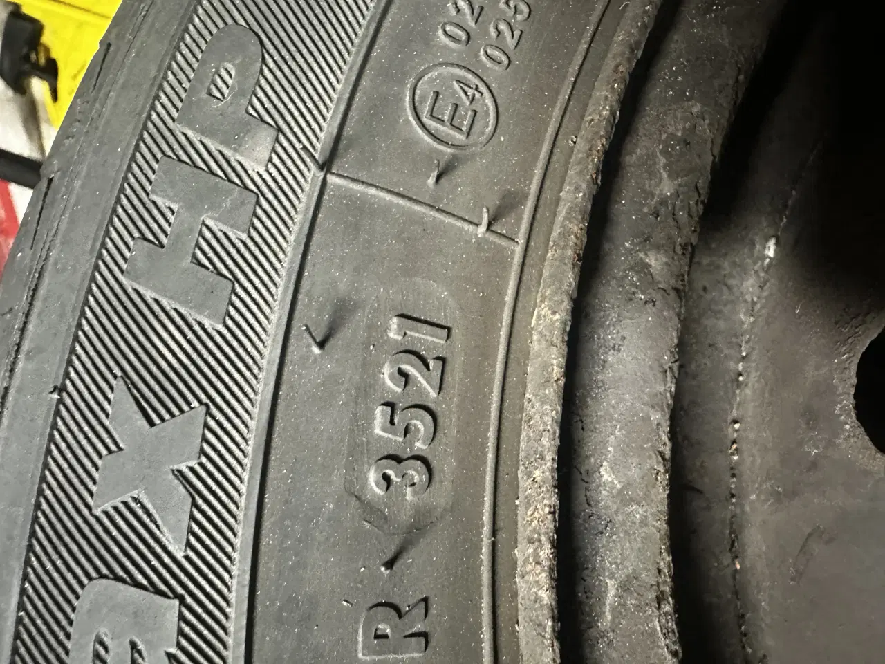 Billede 4 - 2 x sommer hjul vw up