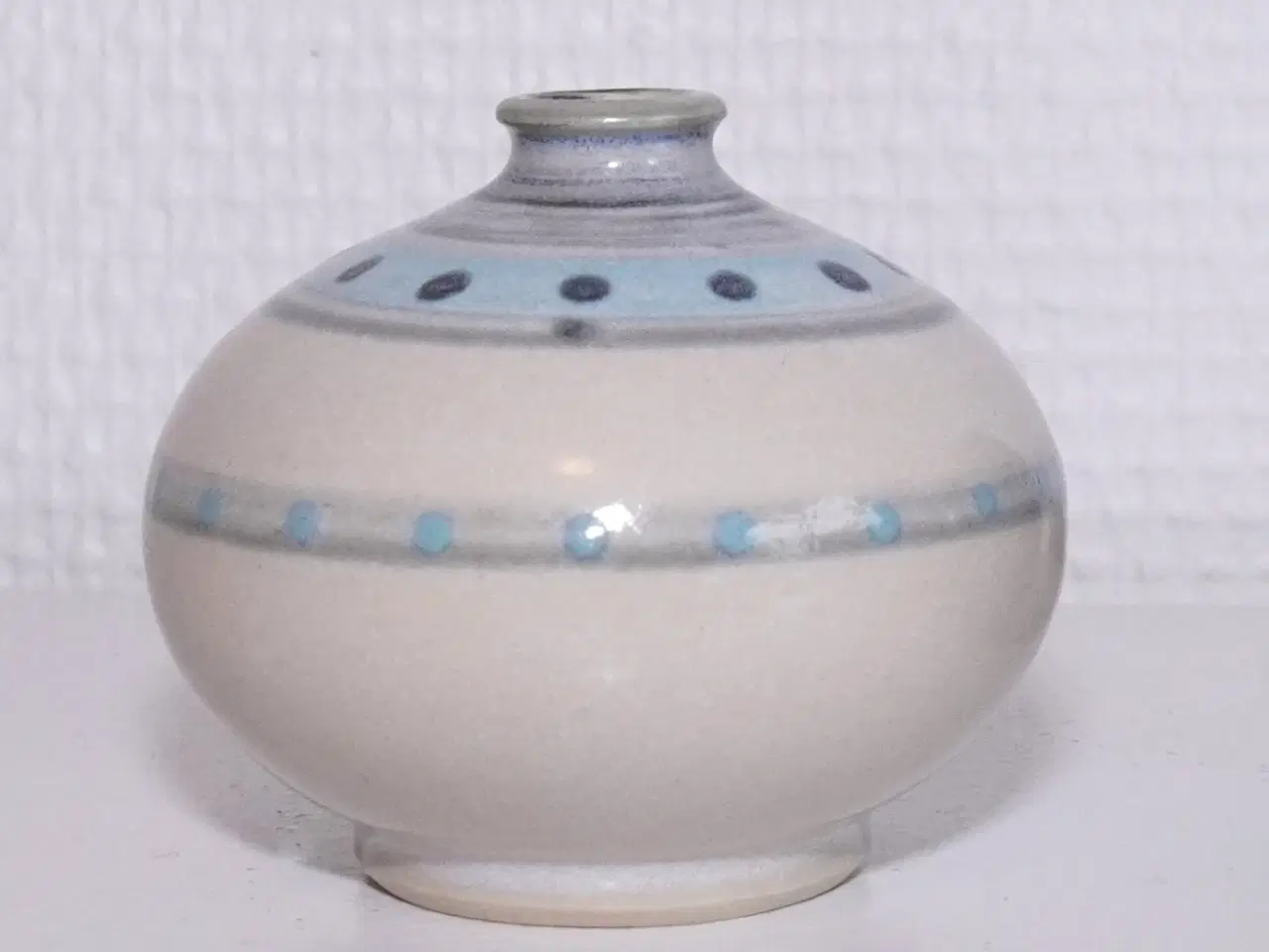 Billede 6 - Miniature vase i stentøj - Signeret