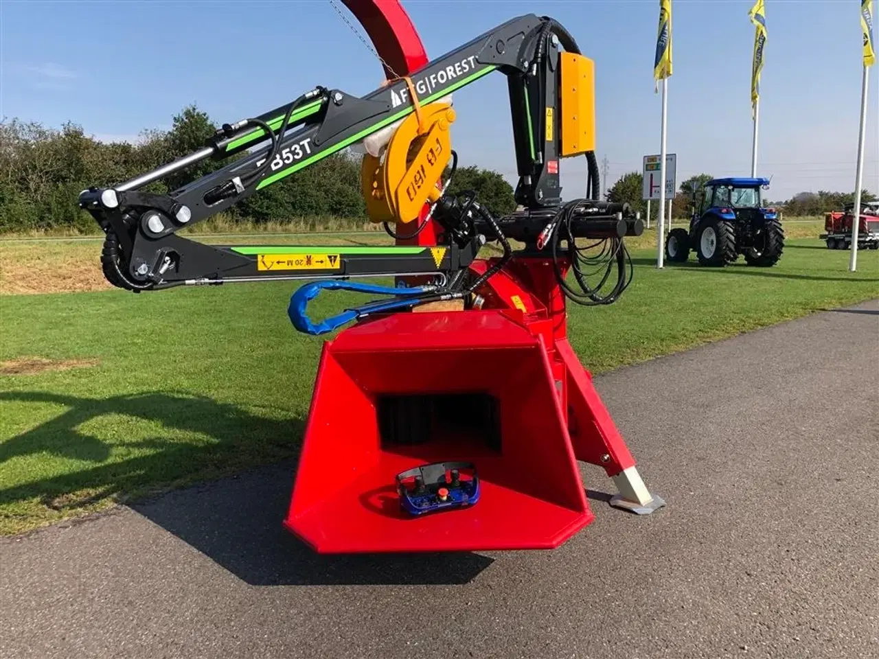 Billede 7 - TP 270 PTO K med FTG 5,3m kran med fjernbetjent joystick.