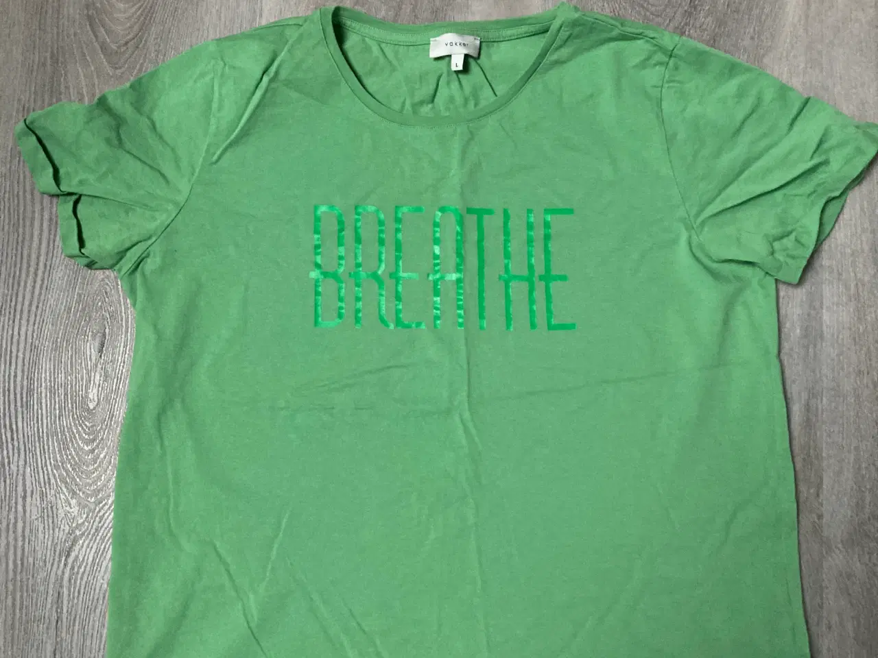 Billede 1 - Grøn T-shirt i str. L fra Vakker