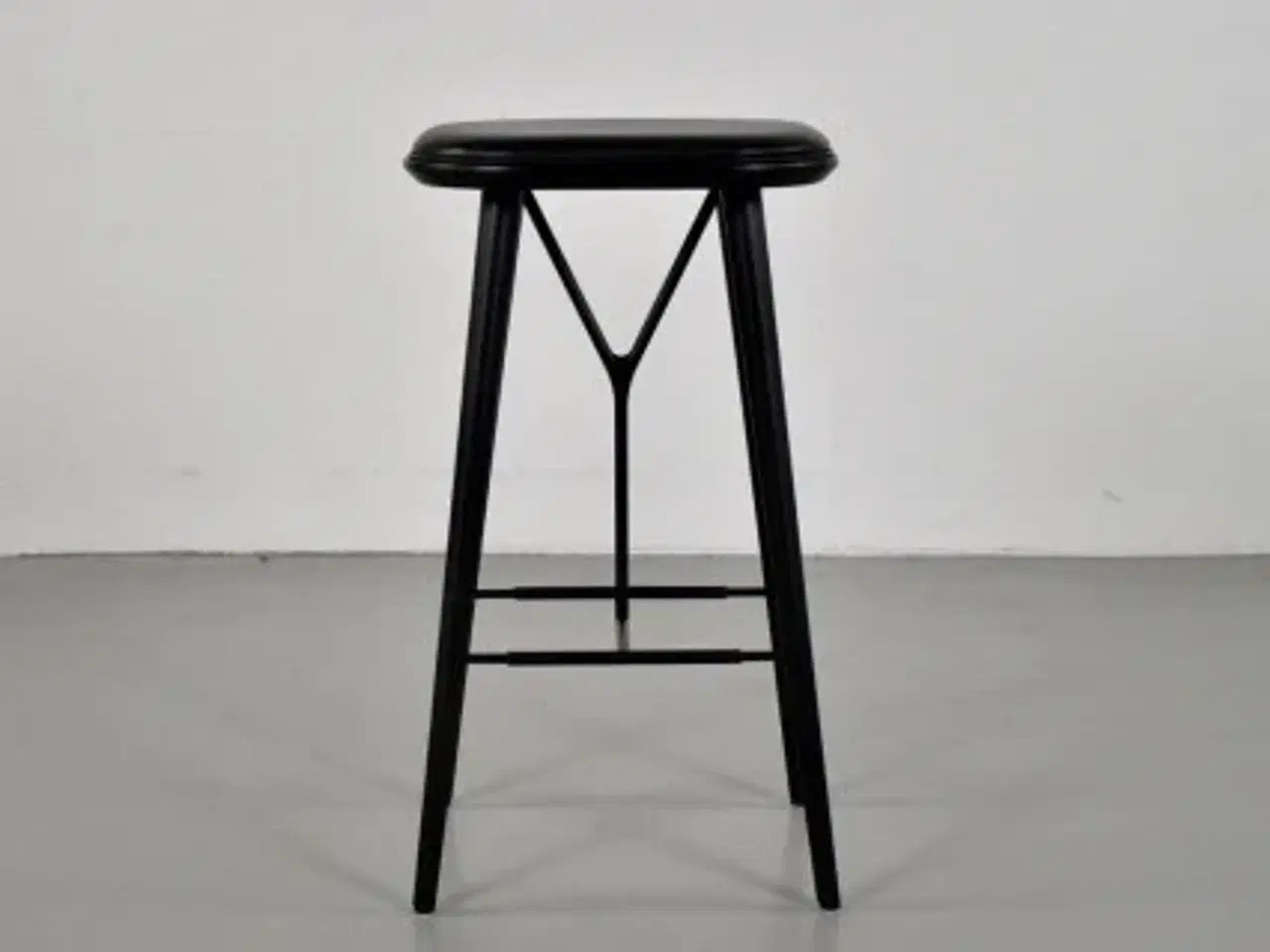 Billede 1 - Spine barstol fra fredericia furniture med sort lædersæde