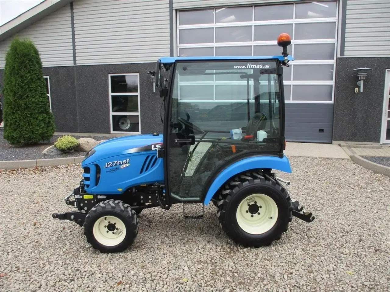 Billede 10 - LS J27 HST Med kabine, frontlift og frontPTO