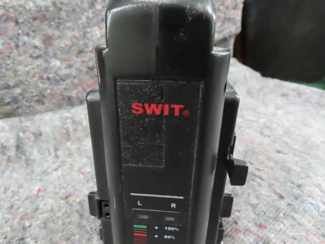 Billede 2 - Oplader til 2 batterier - SWIT (MOMSFRI)