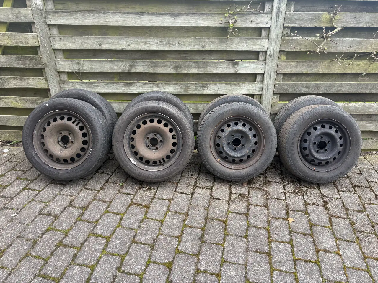 Billede 1 - 8 dæk på fælg 