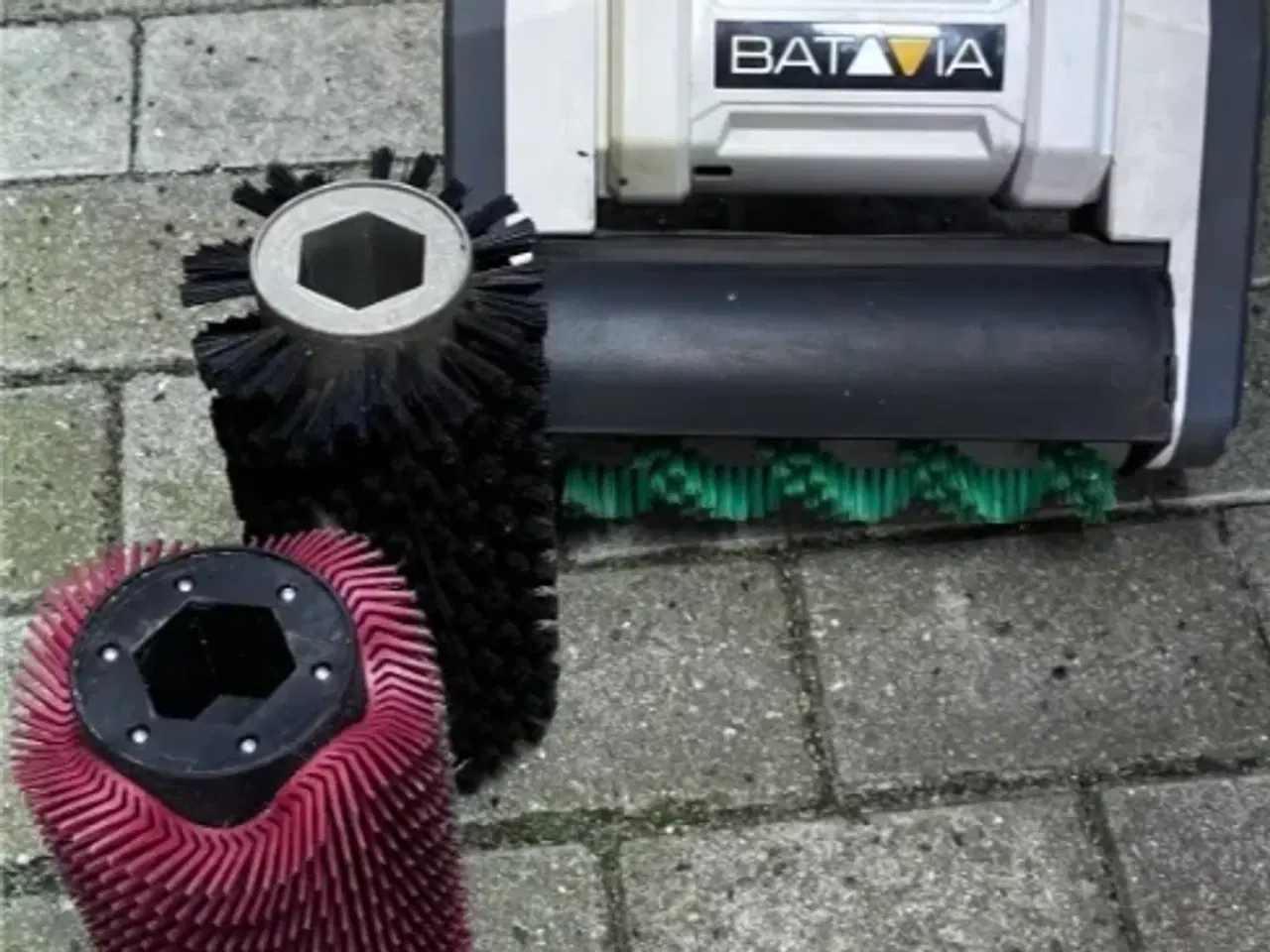 Billede 3 - Fejemaskine Batavia Maxxbrush inkl ekstra børster
