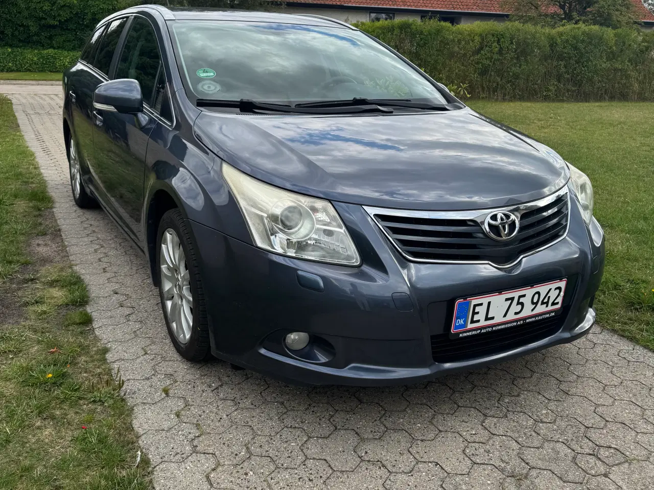 Billede 2 - NYSYNET OG NYSERVICERET TOYOTA AVENSIS