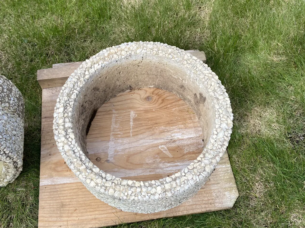 Billede 3 - Meget flot Rund Plantekasser2 stk.