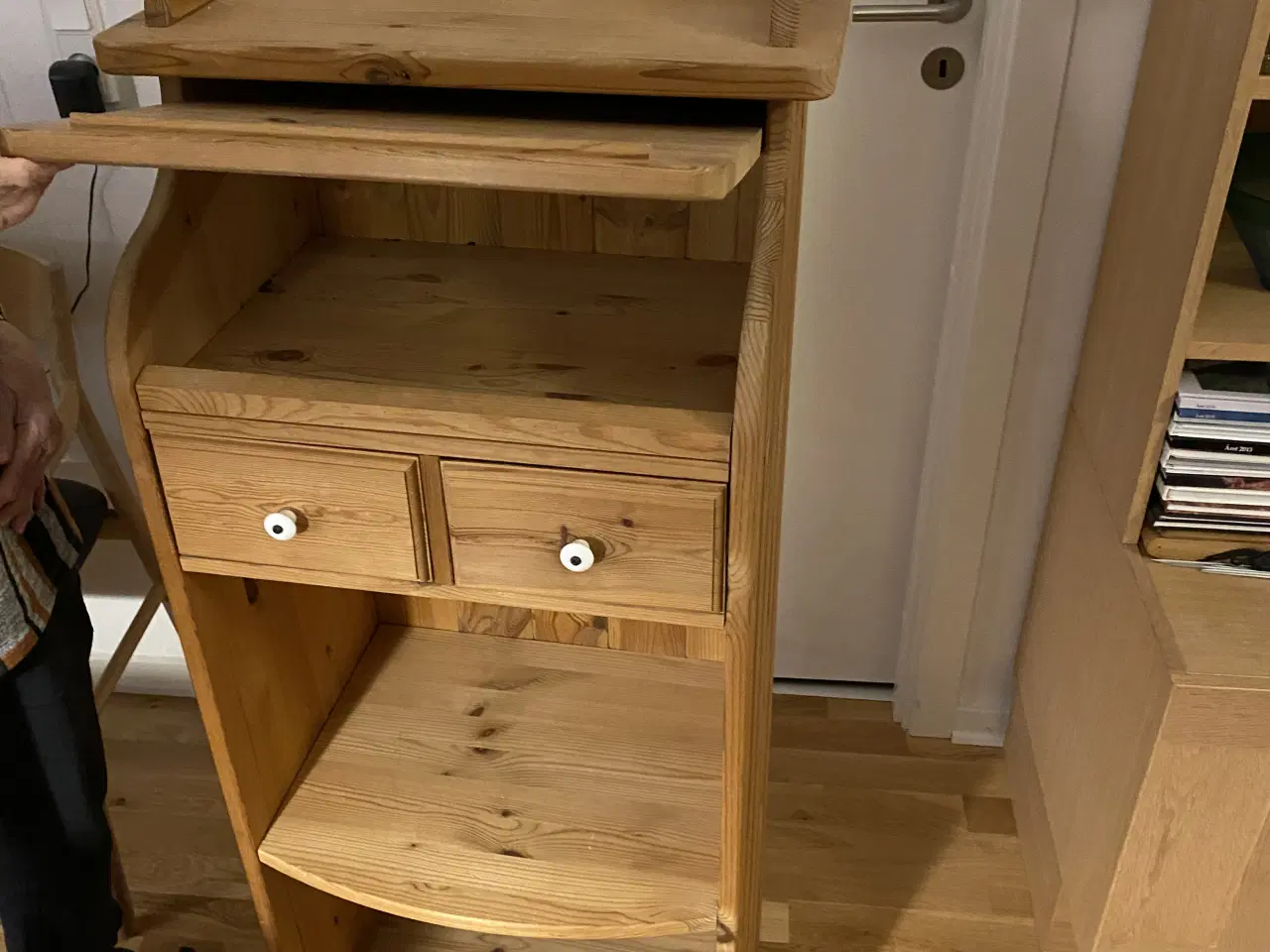 Billede 3 - Skrivepult i fyr/gran