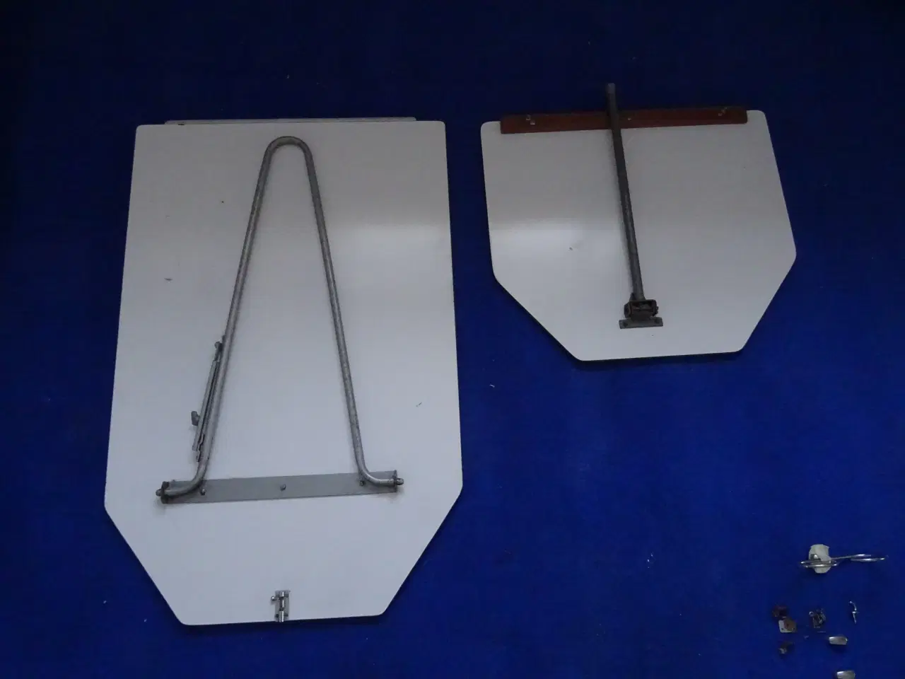 Billede 3 - MKP campingvogn borde,lampe,gardin ophæng,stænklap