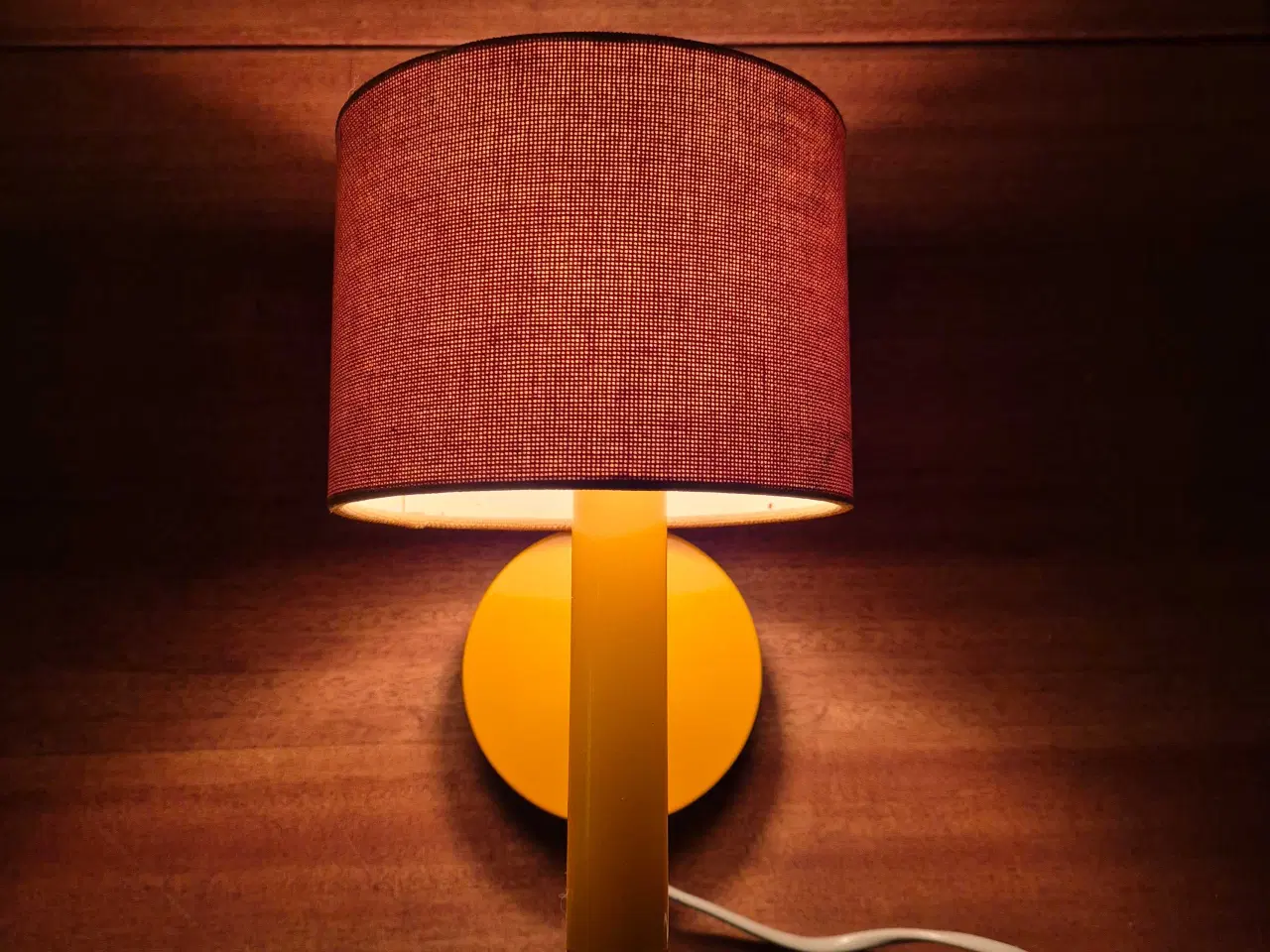 Billede 9 - Fine gule væglamper i dansk design