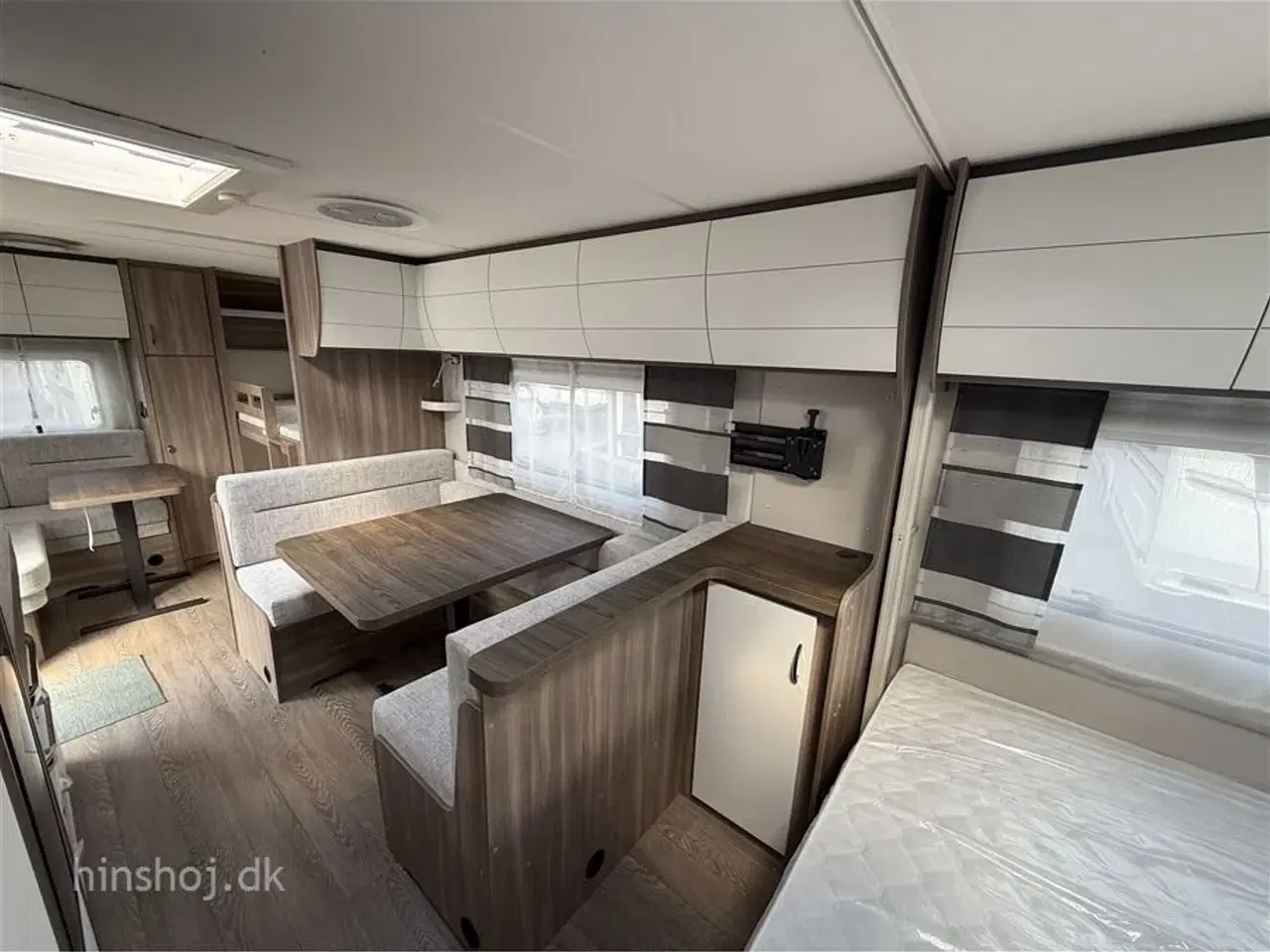 Billede 4 - 2024 - Hobby Excellent Edition 650 KMFe   Stor rummelig familievogn med 2 køjer fra Hinshøj Caravan