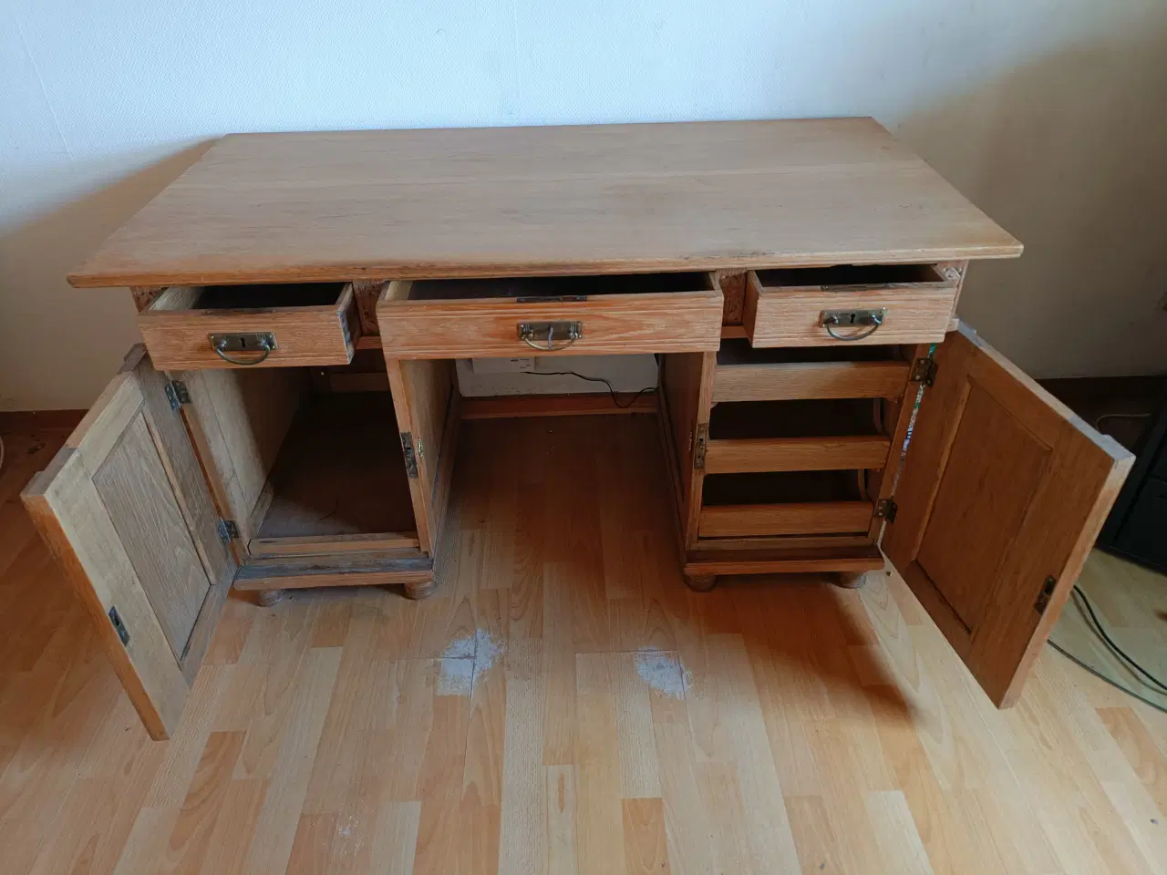 Billede 2 - Gammelt skrivebord 
