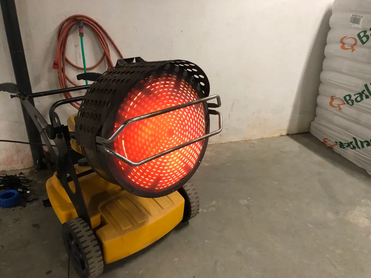 Billede 1 - Sol-diesel Varmekanon 43kw