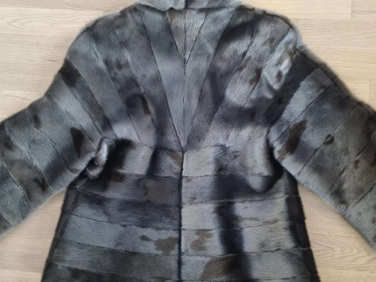 Billede 3 - Sælpels jakke størrelse 38