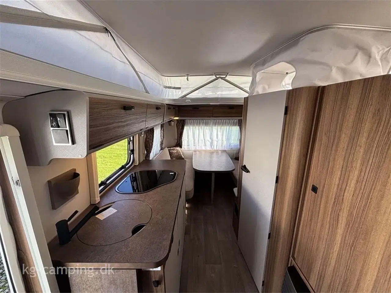 Billede 7 - 2023 - Eriba Touring 560   Ikonisk retrodesign møder moderne komfort