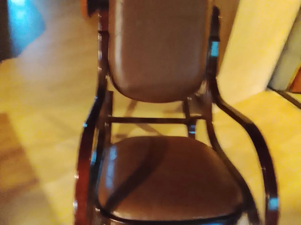 Billede 1 - Gynge stol sælges.Fyn