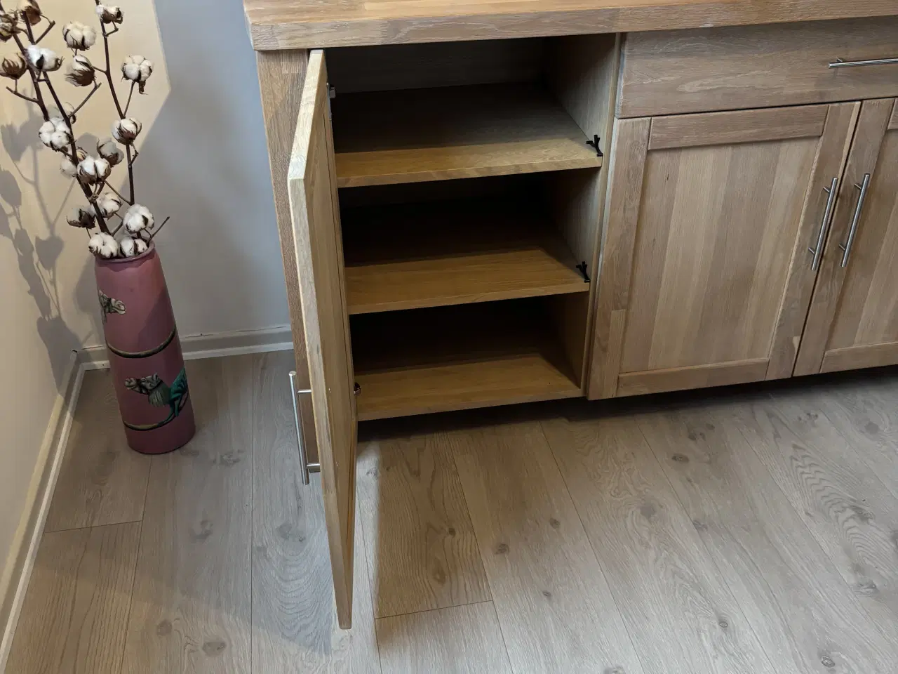 Billede 2 - Manhatten skænk i massiv hvidolieret eg.