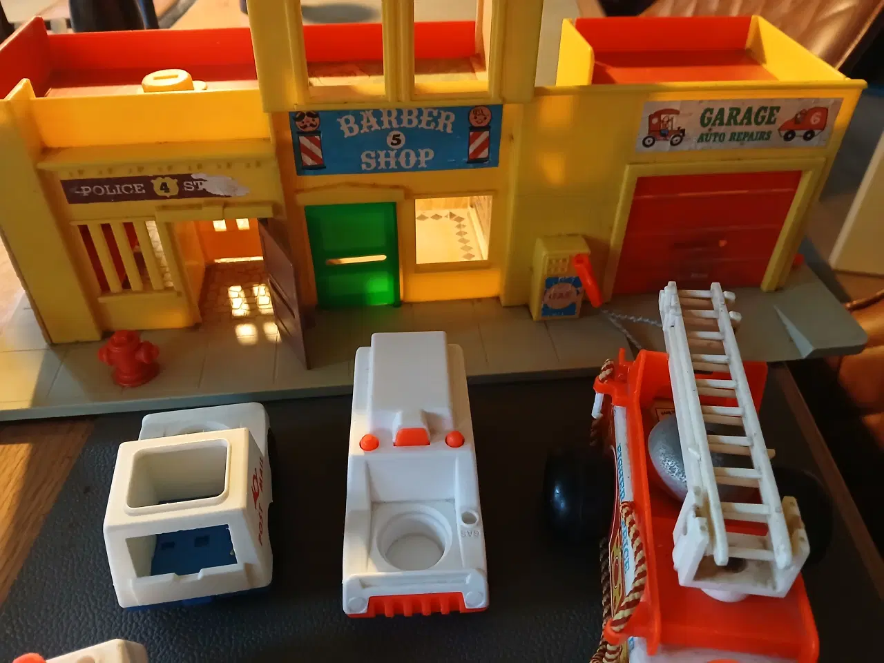 Billede 3 - Fisher Price Garage anlæg