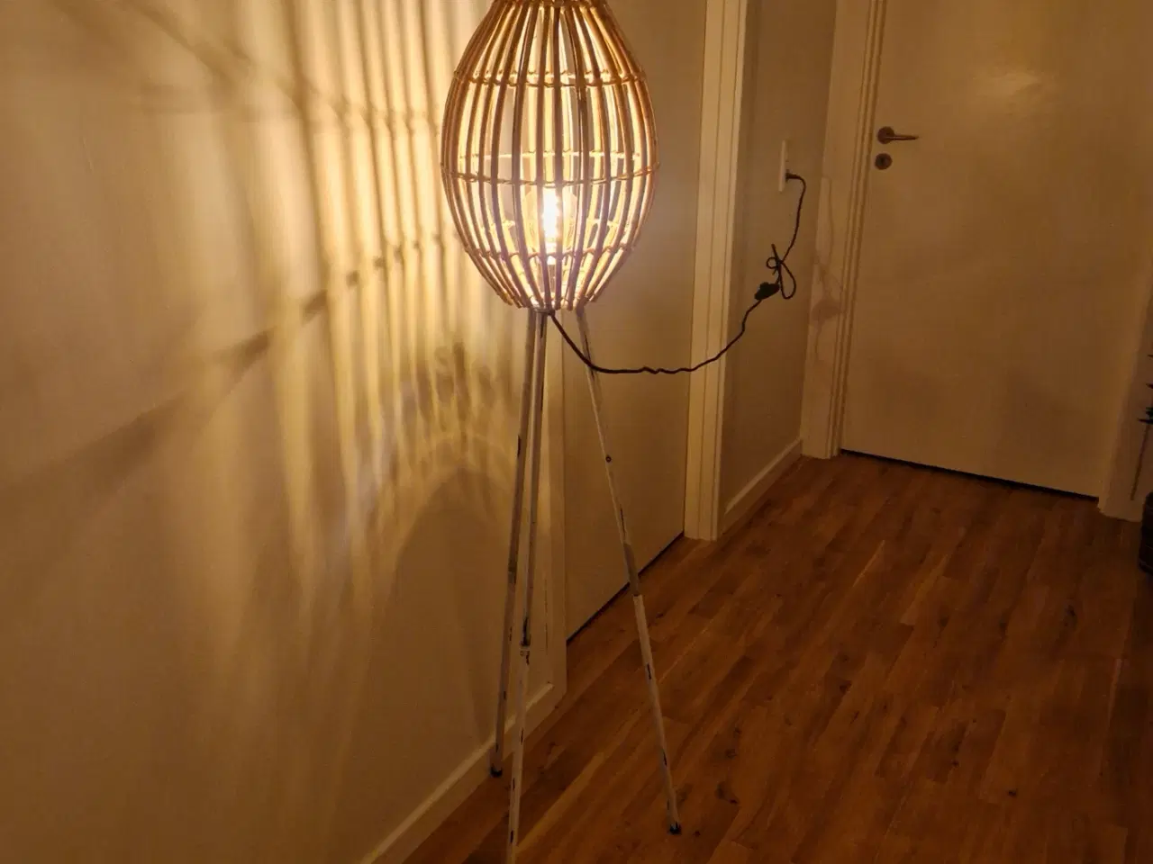 Billede 2 - Lampe incl flet/bambus skærm og pærer 