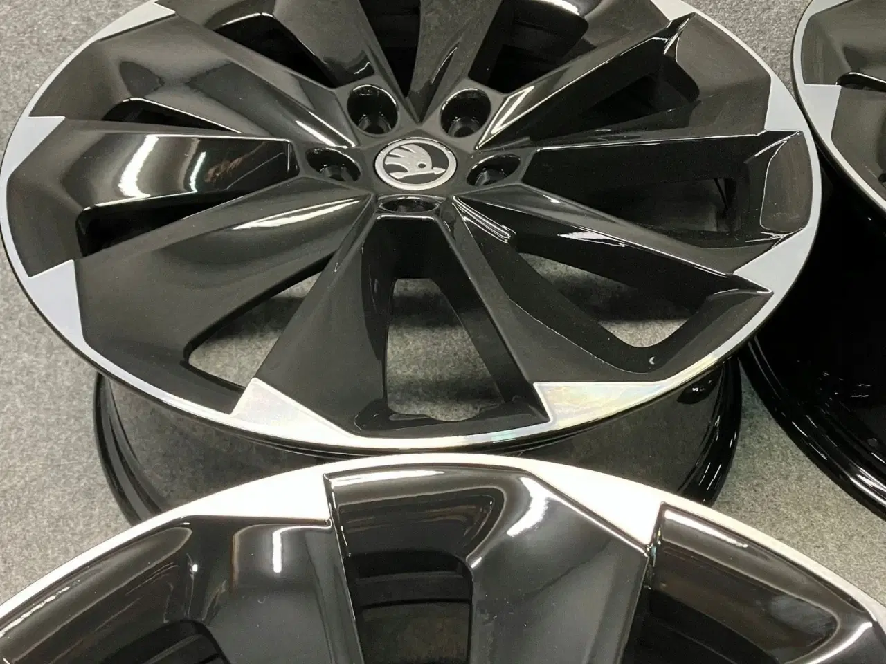 Billede 2 - ALUFÆLGE SKODA SUPERB 3V0 SUPERNOVA 19"