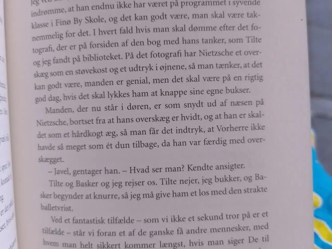 Billede 4 - Peter Høeg bogen Elefant passernes børn 