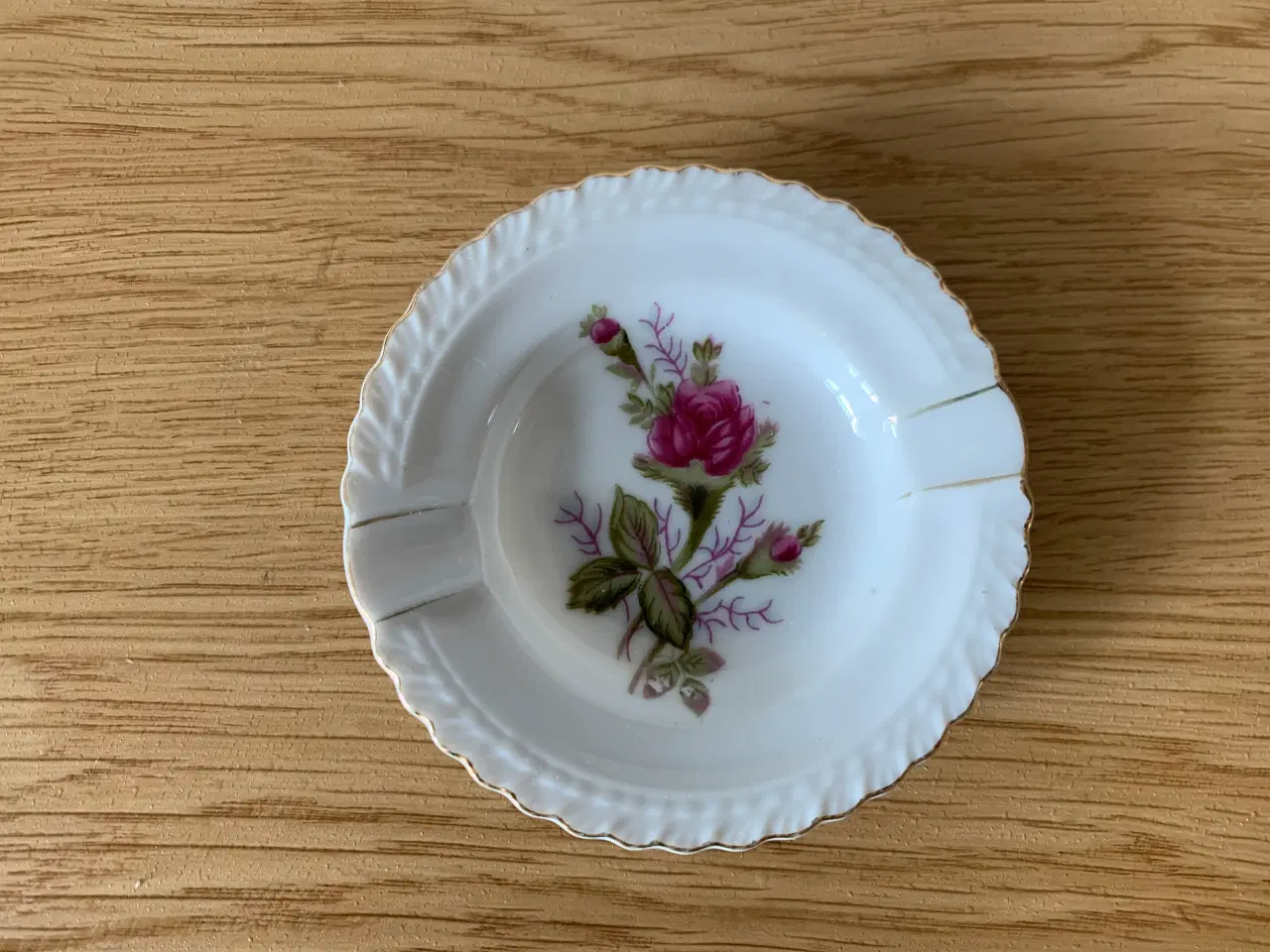 Billede 2 - Et lille porcelænsaskebæger eller sushi-soya-skål